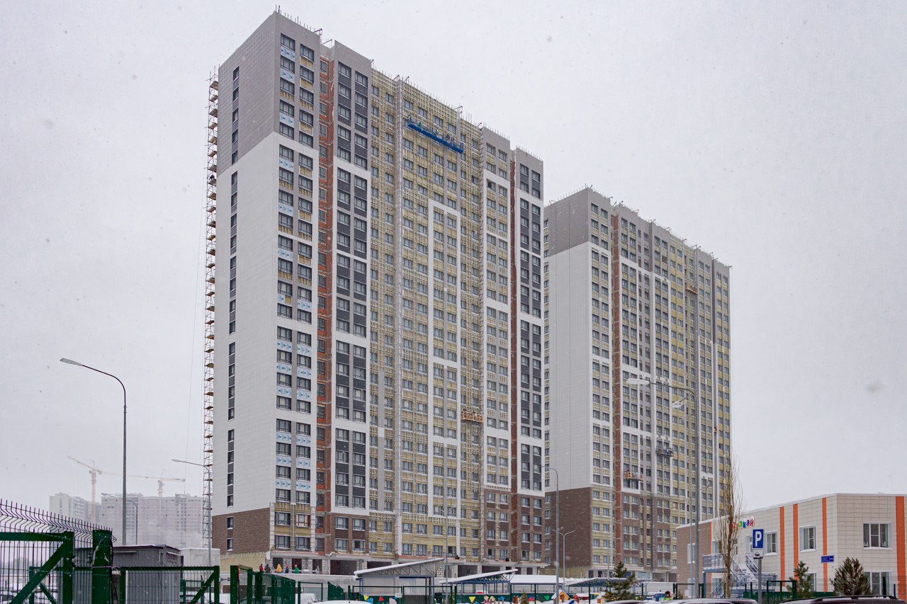 Kazan, Улица Рауиса Гареева, 105Б корп. 2; Улица Рауиса Гареева, 105Б корп. 1