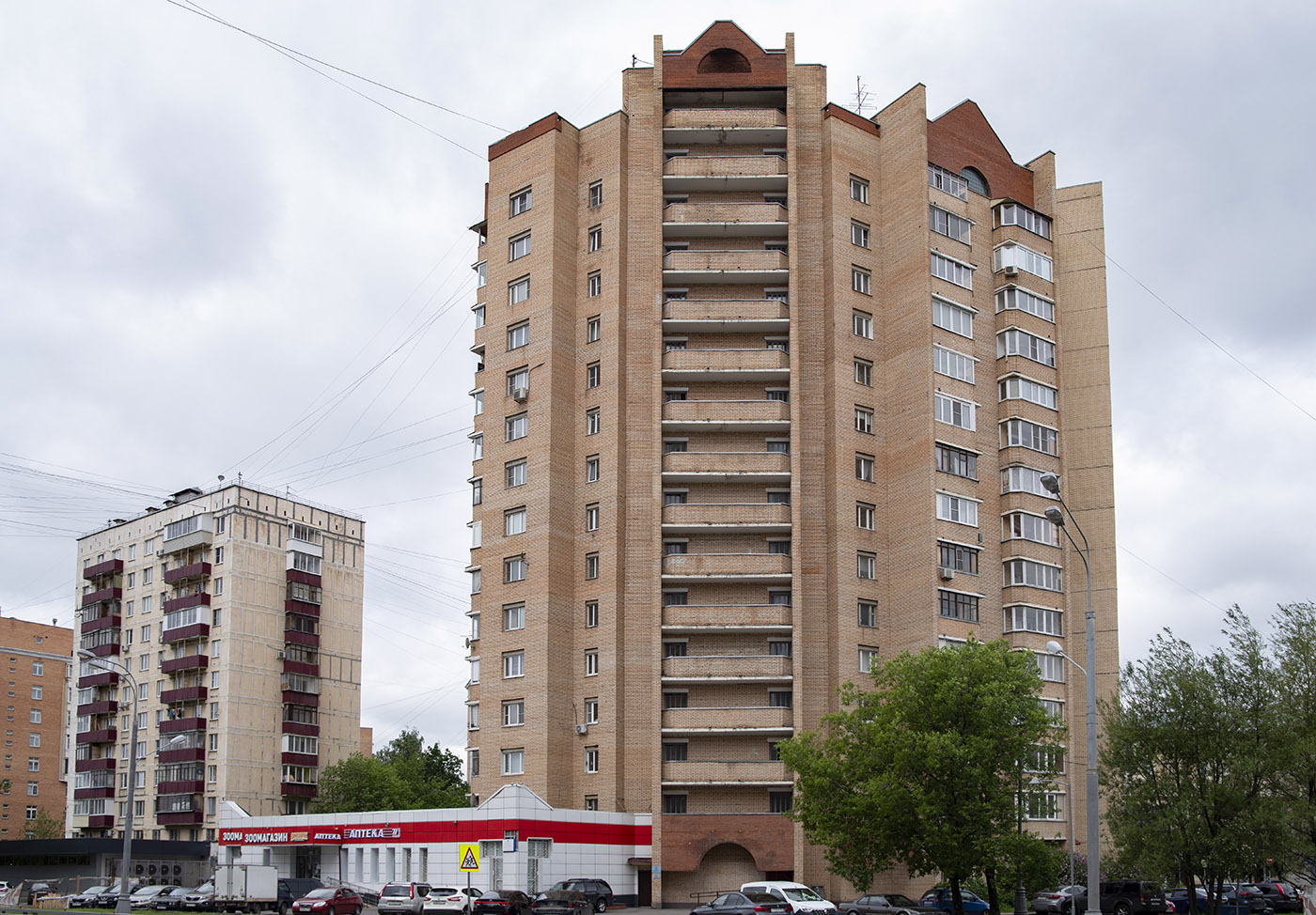 Москва, Большая Академическая улица, 17; Улица Зои и Александра Космодемьянских, 42