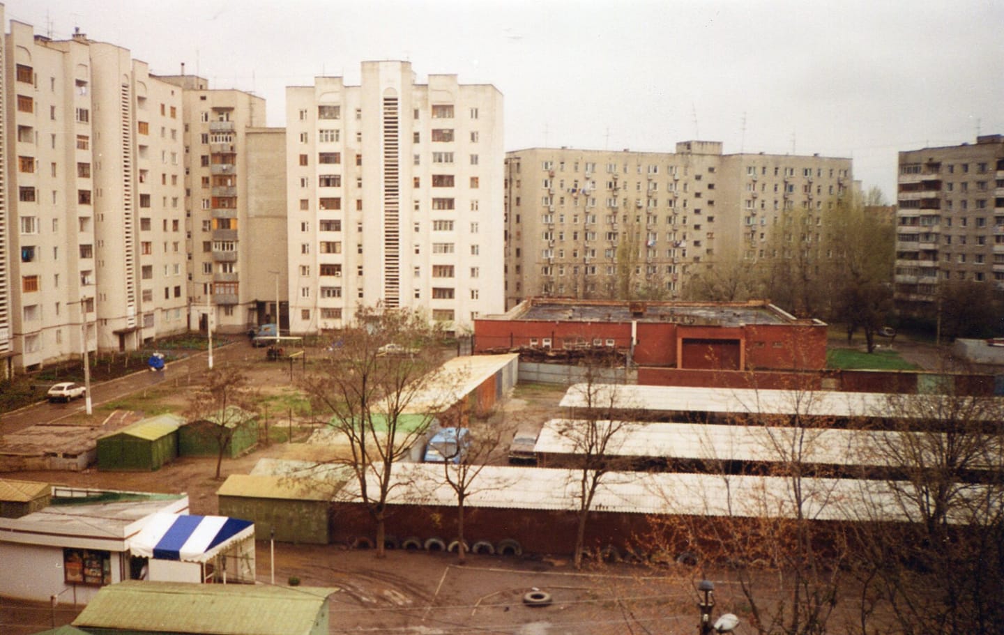Odesa, Вулиця Ільфа і Петрова, 4; Вулиця Ільфа і Петрова, 6/2; Проспект Небесної сотні, 77а; Вулиця Ільфа і Петрова, 4а