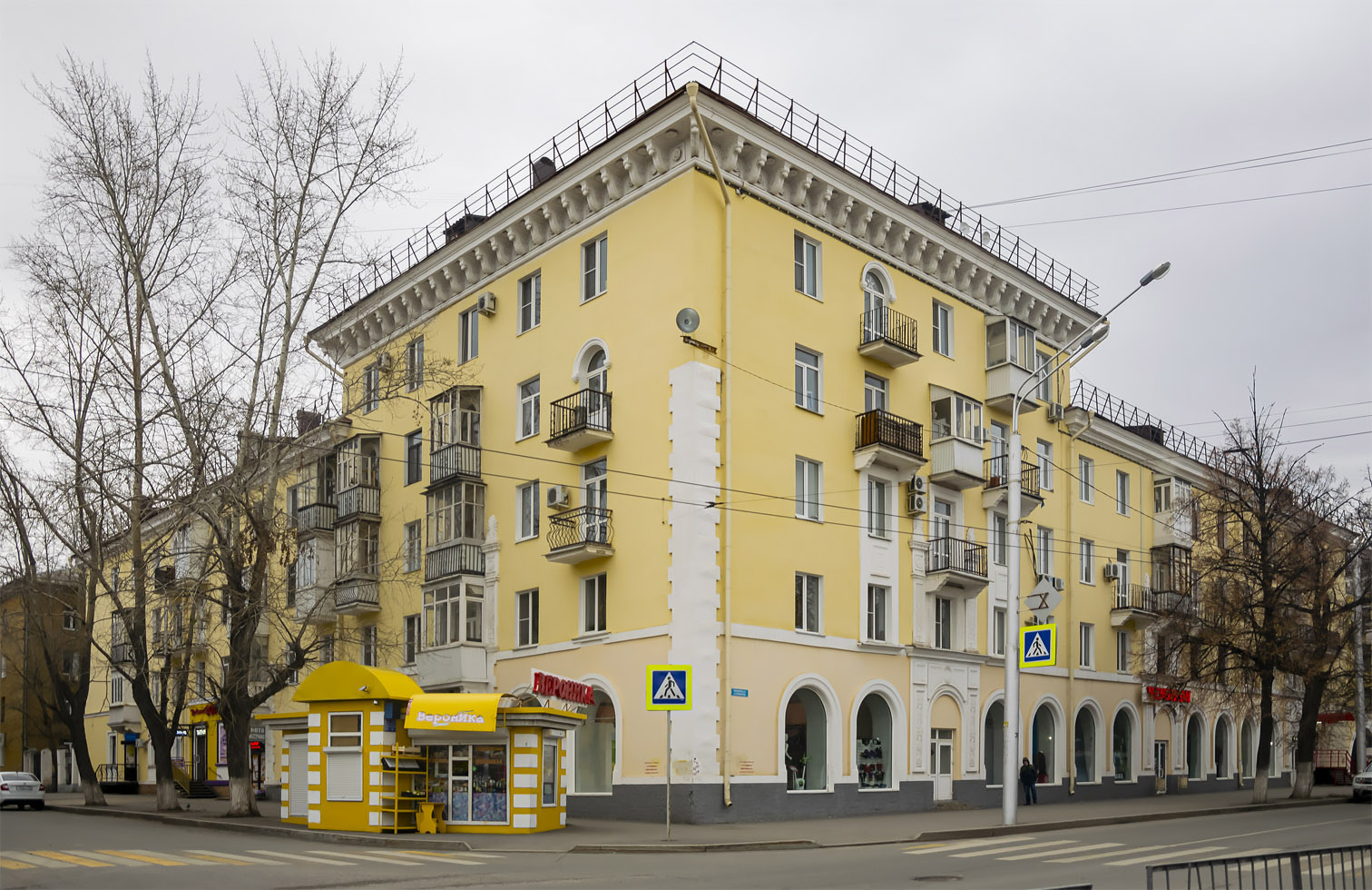 Уфа, Первомайская улица, 17 / Улица Мира, 28