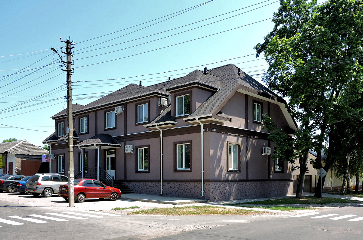 Красноград, Улица Защитников Украины, 123