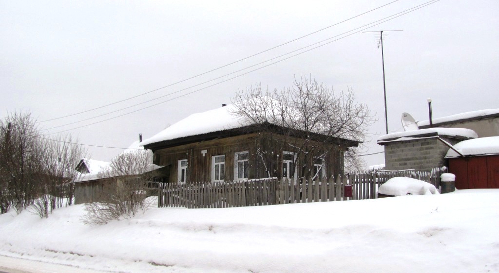 Lysvensky urban okrug, other localities, Дер. Большая Лысьва, улица Ломоносова, 1