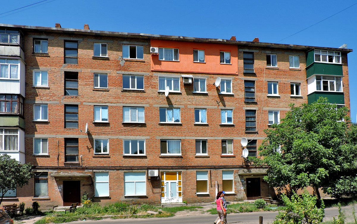 Красноград, Улица Защитников Украины, 109