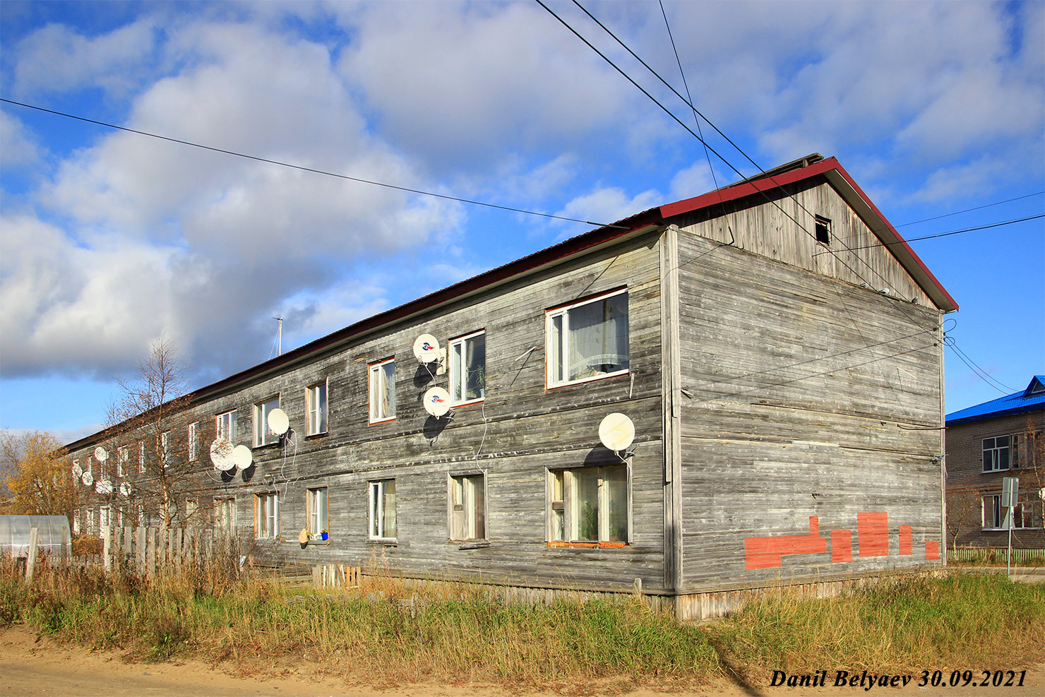 Искателей, Улица Монтажников, 1