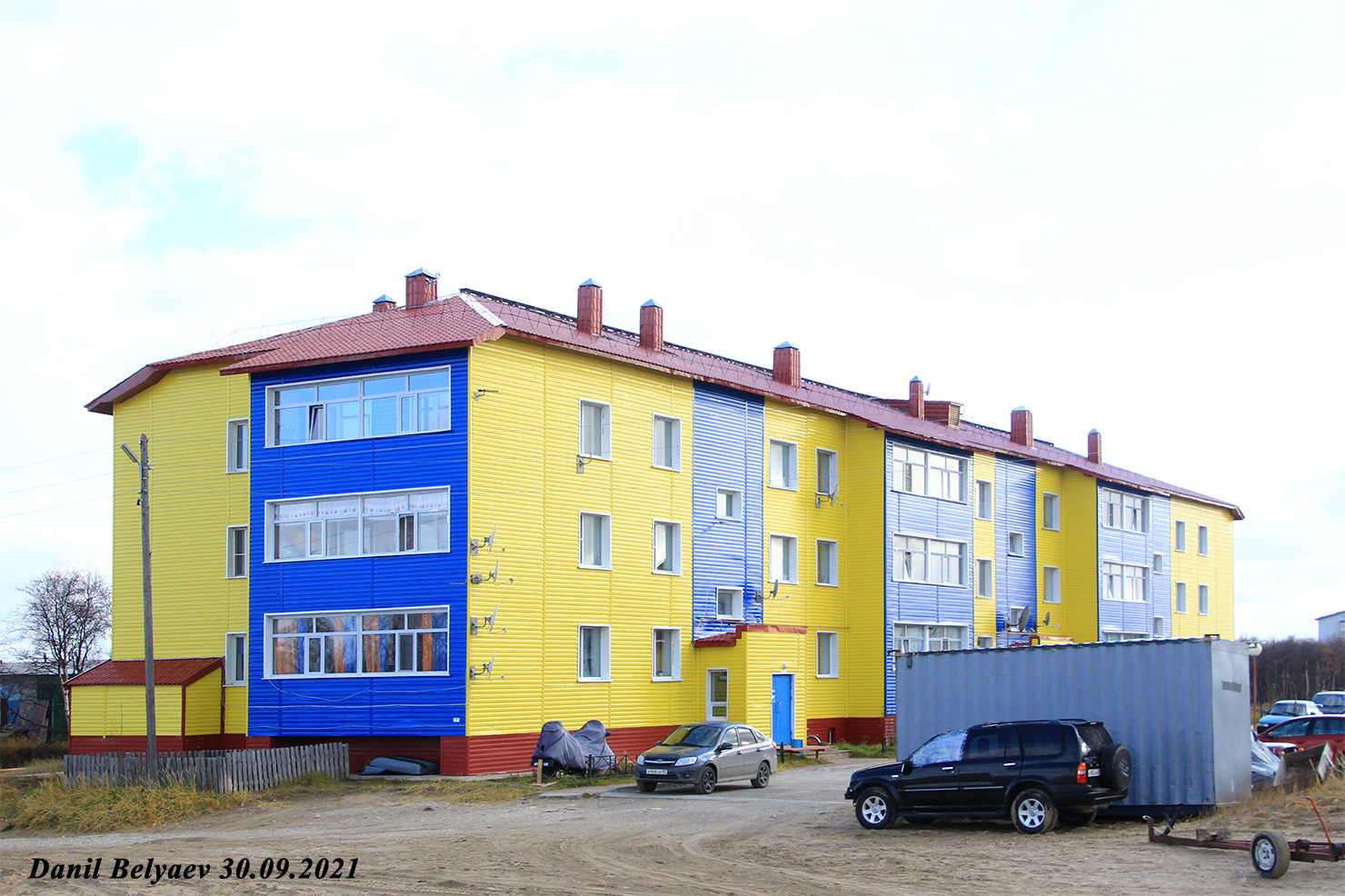 Искателей, Улица Нефтяников, 32