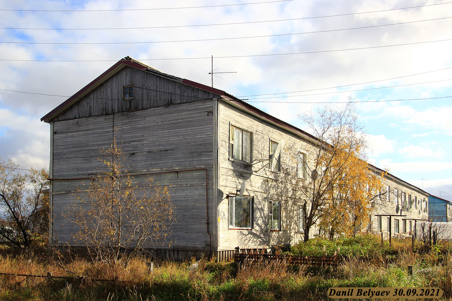 Искателей, Улица Монтажников, 1