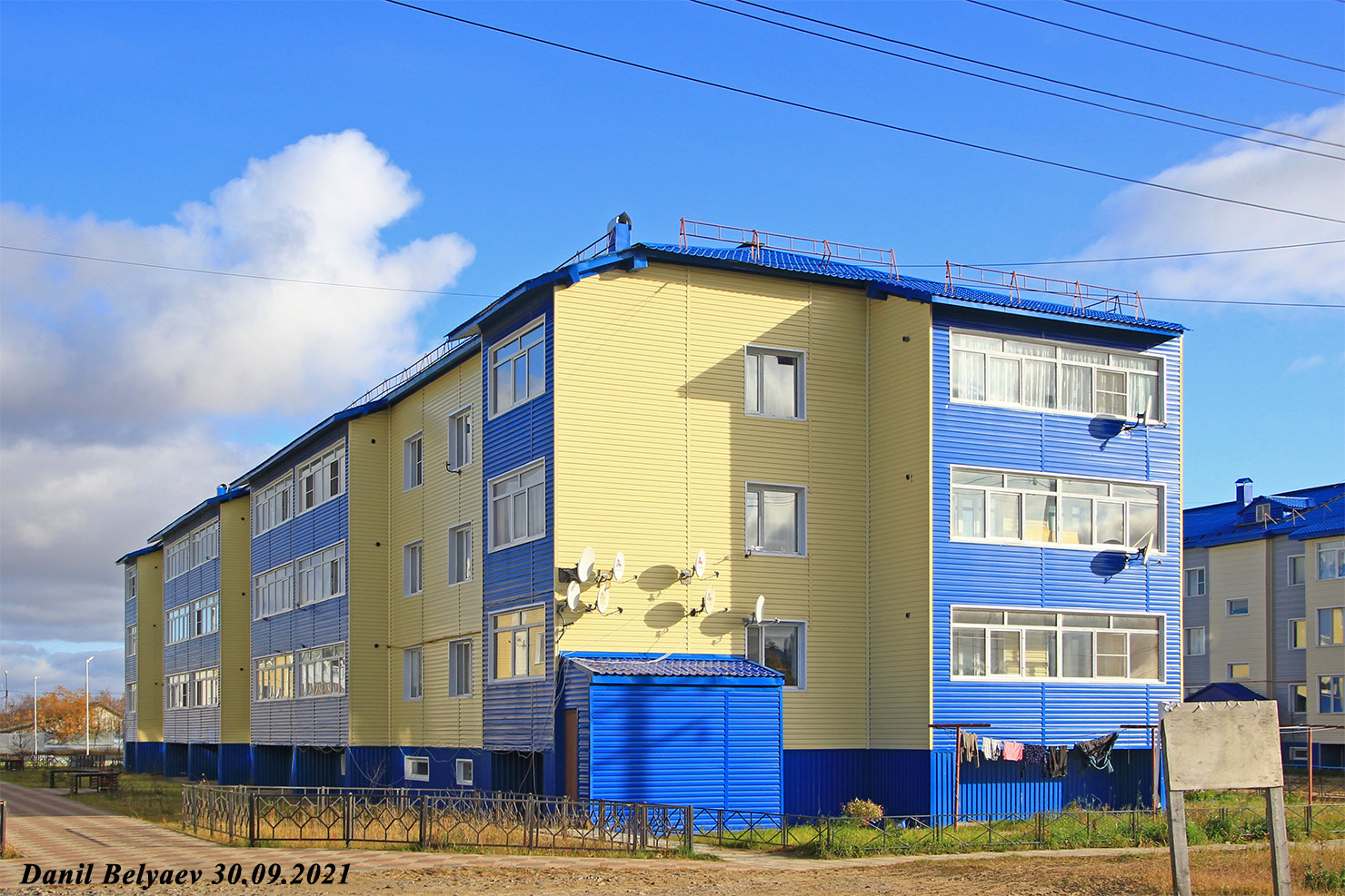 Искателей, Улица Геологов, 1