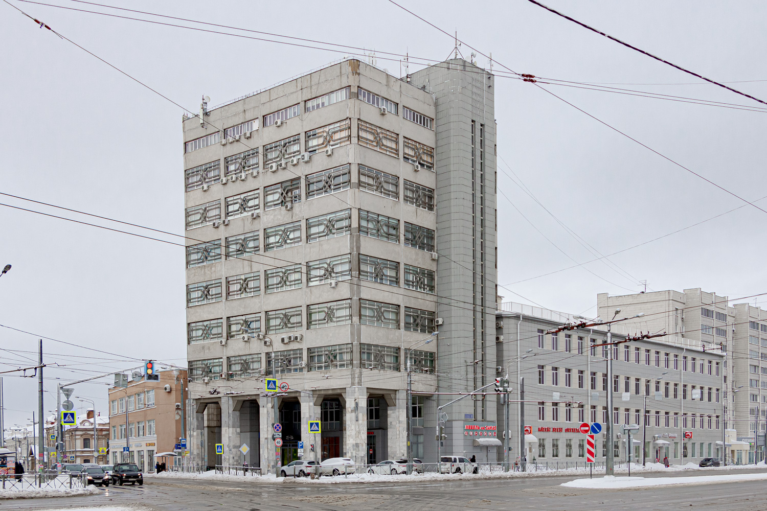 Казань, Улица Татарстан, 22 / Улица Габдуллы Тукая, 41; Улица Татарстан, 20