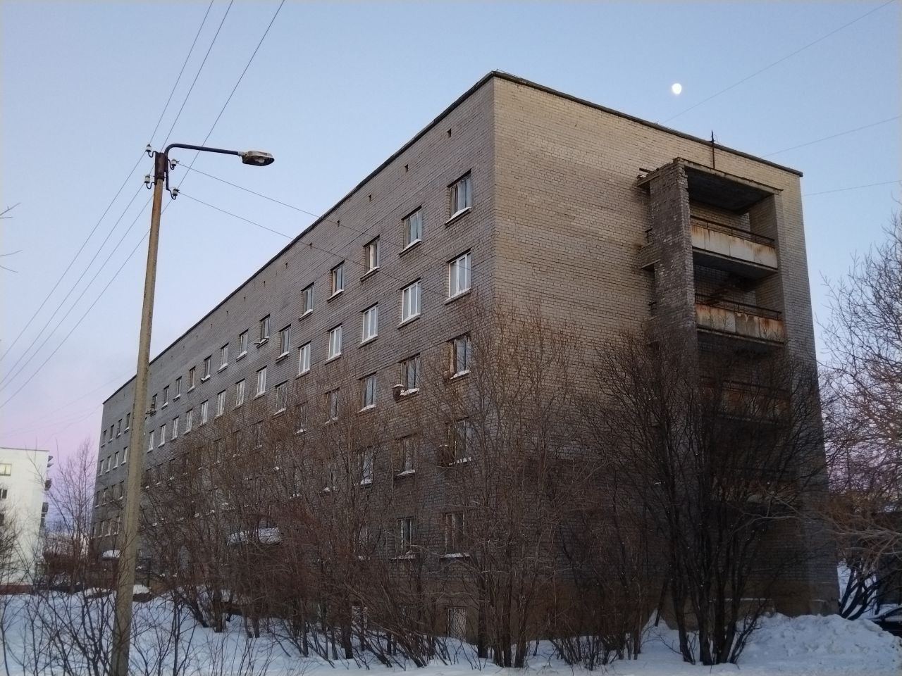 Никель, Улица Сидоровича, 16