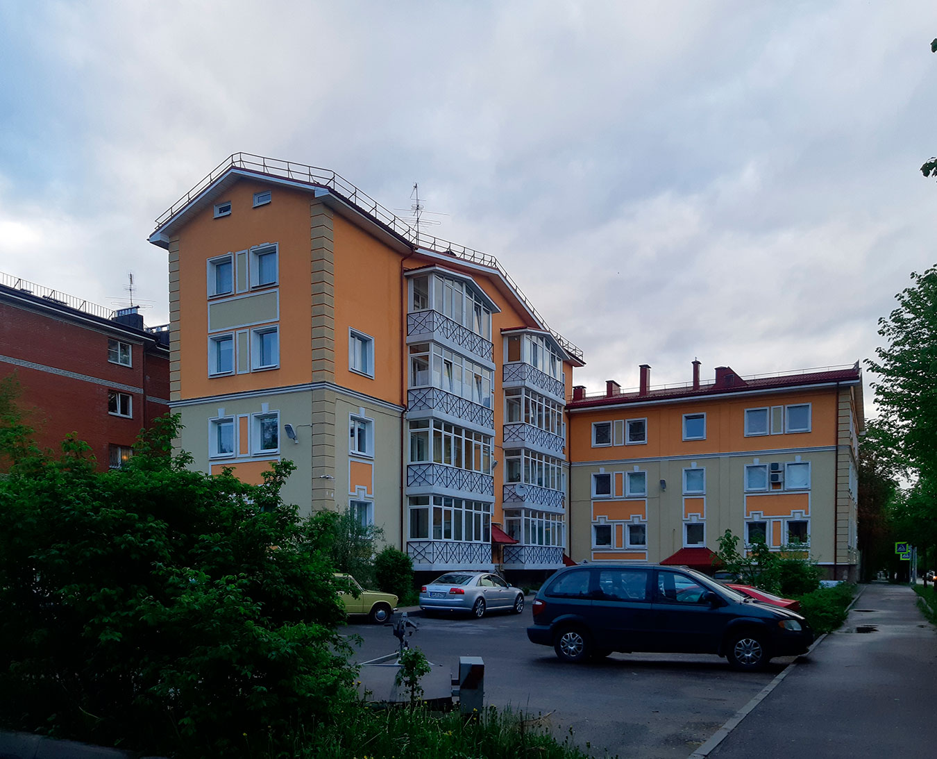 Pawłowsk, Конюшенная улица, 21 / Медвежий переулок, 11