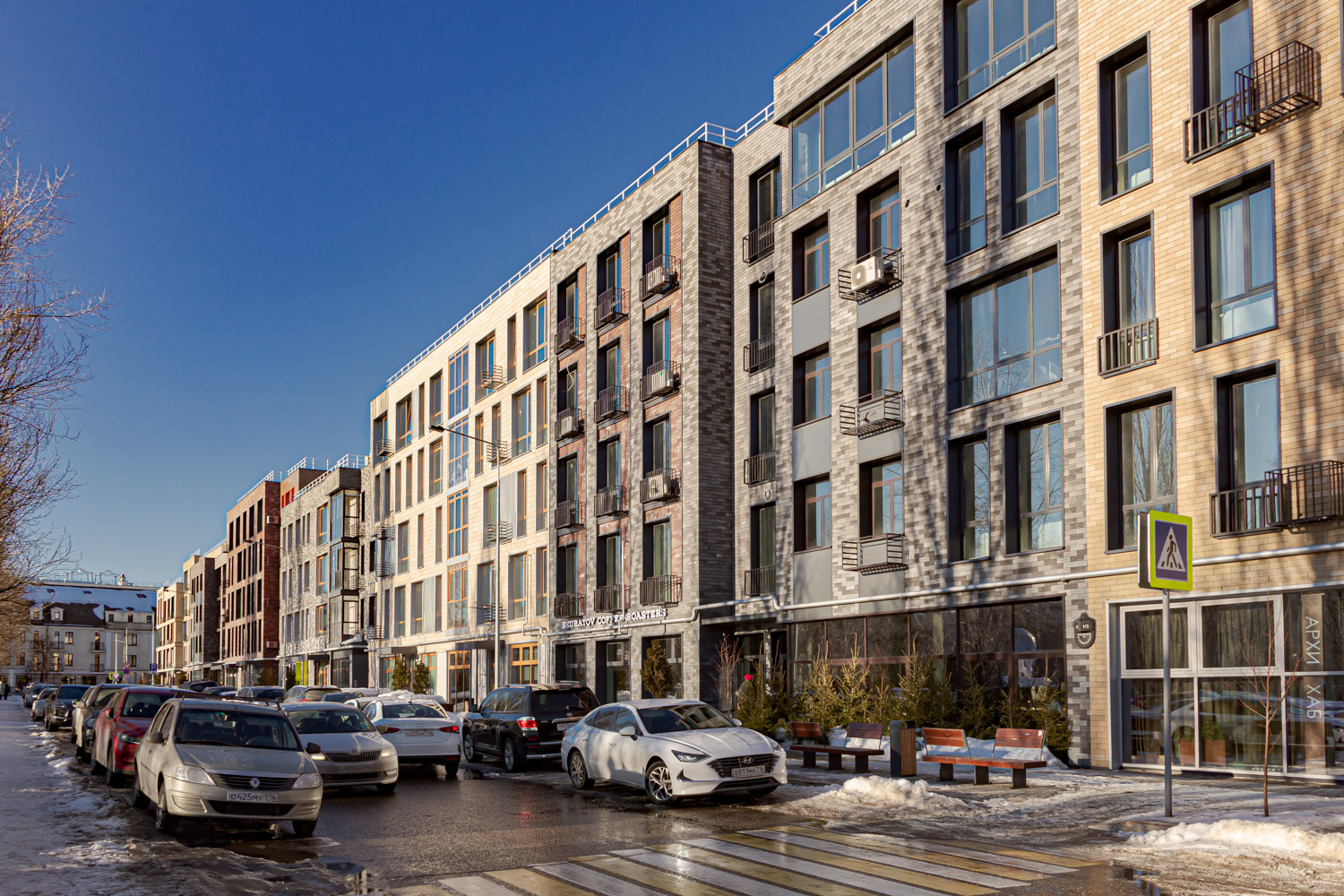 Казань, Улица Николая Столбова, 1 / Улица Галиаскара Камала, 3