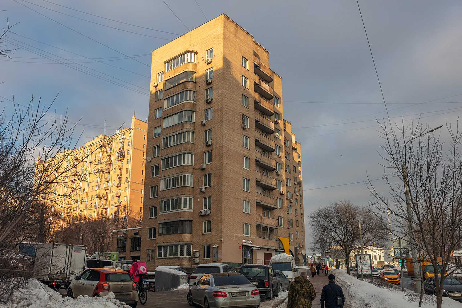 Moscow, Гончарный проезд, 8 / Гончарная улица, 40
