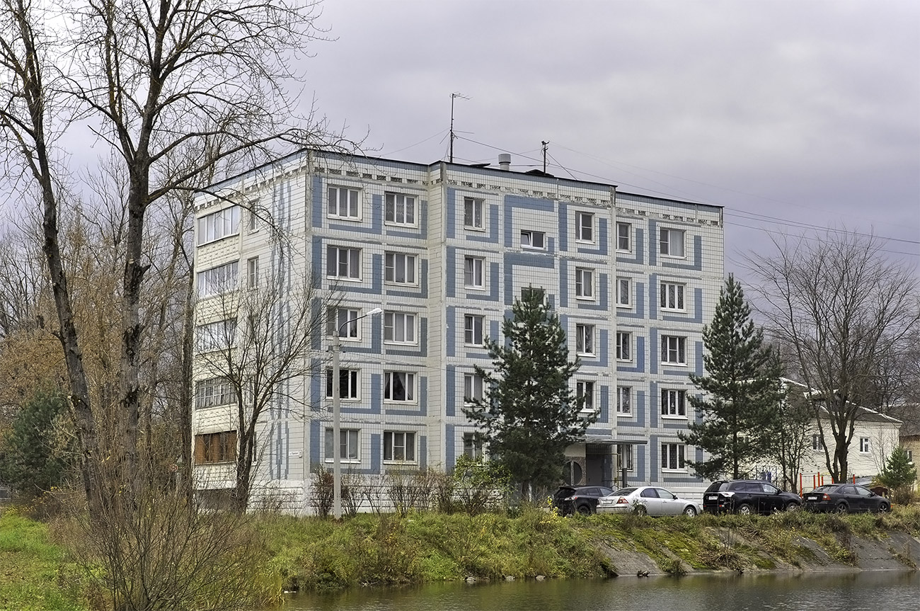 Сергиев Посад, Микрорайон Семхоз, Парковая улица, 17
