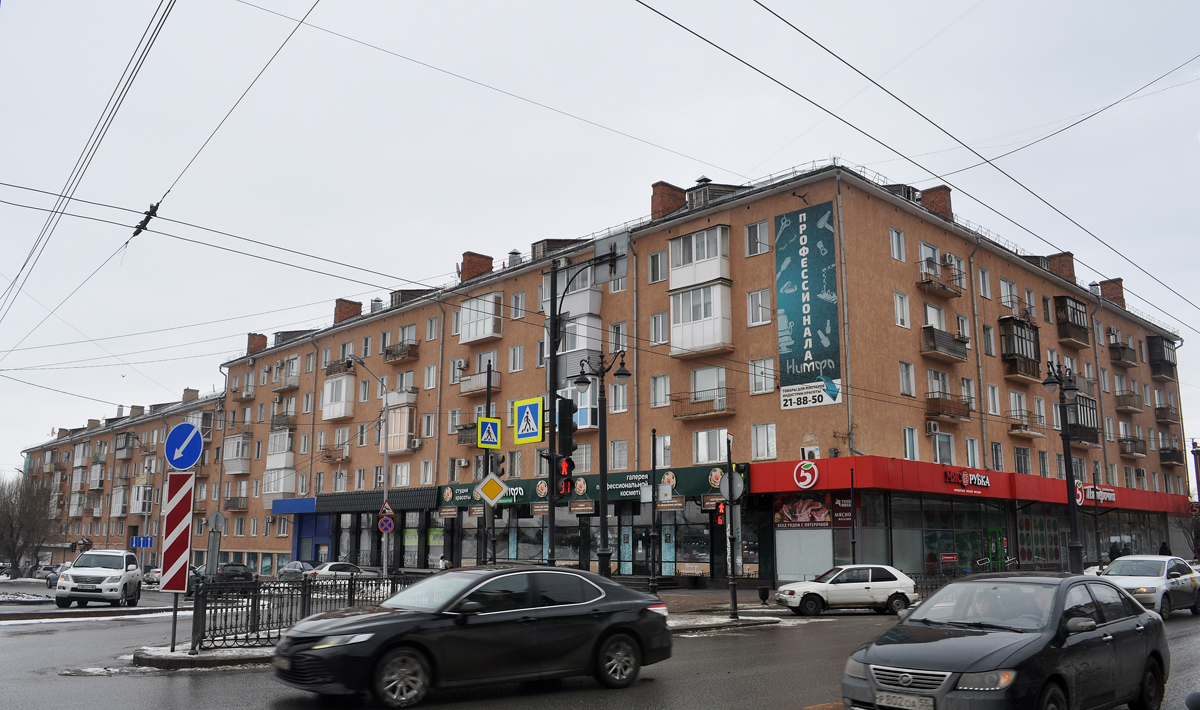 Омск, Ленинградская площадь, 1 / Улица Ленина, 42