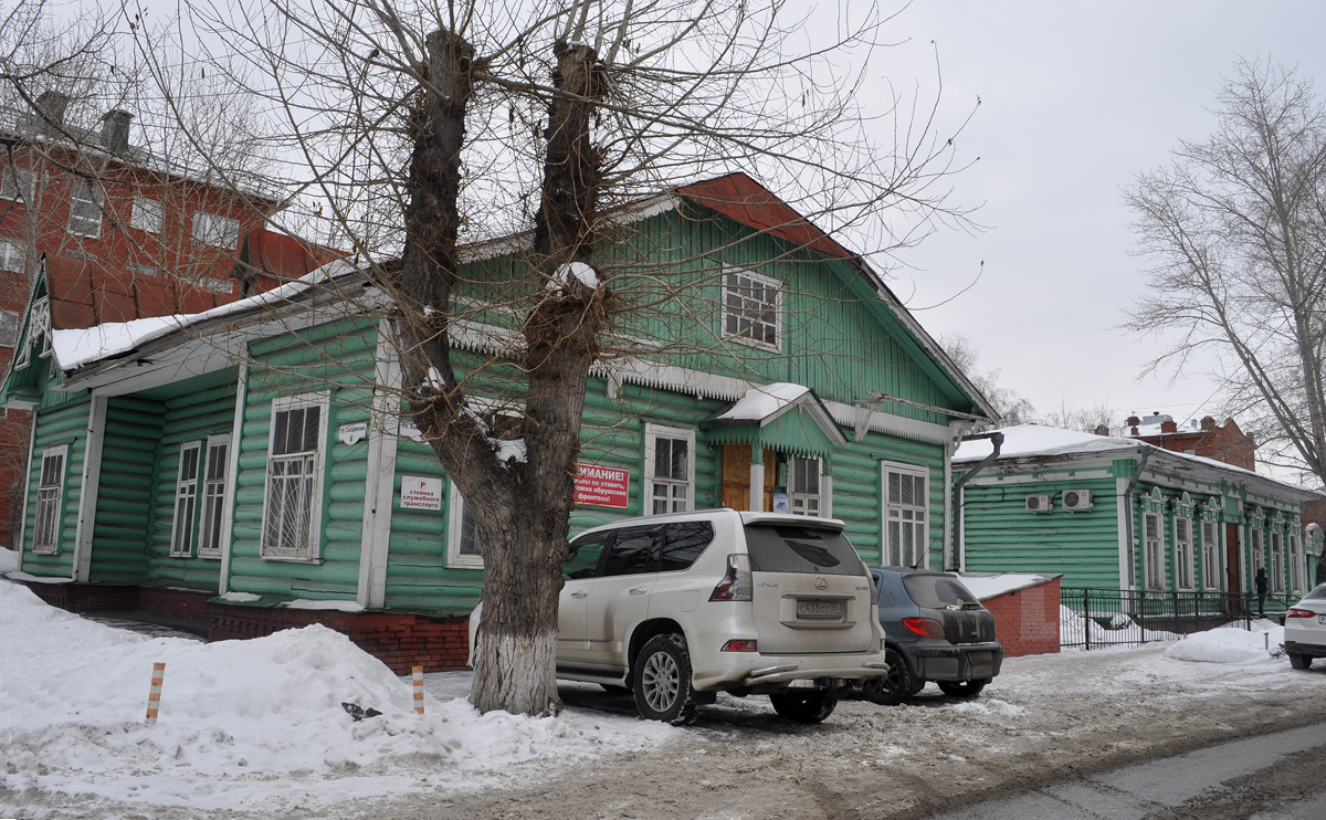 Омск, Комиссаровская улица, 13​ / Съездовская улица, 6; Комиссаровская улица, 15