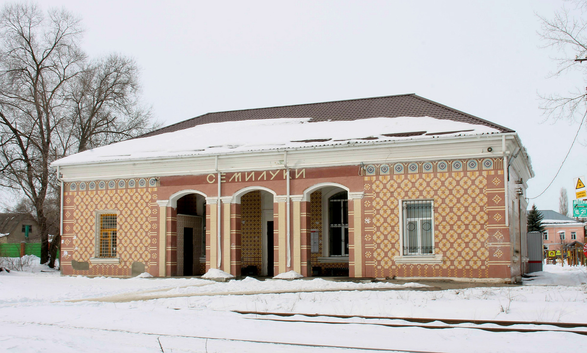 Семилуки, Привокзальная площадь, 1