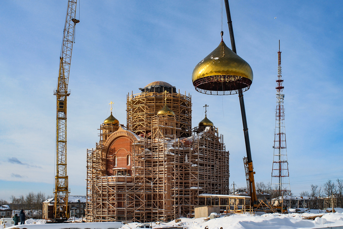 Березники, Площадь Первостроителей, 1