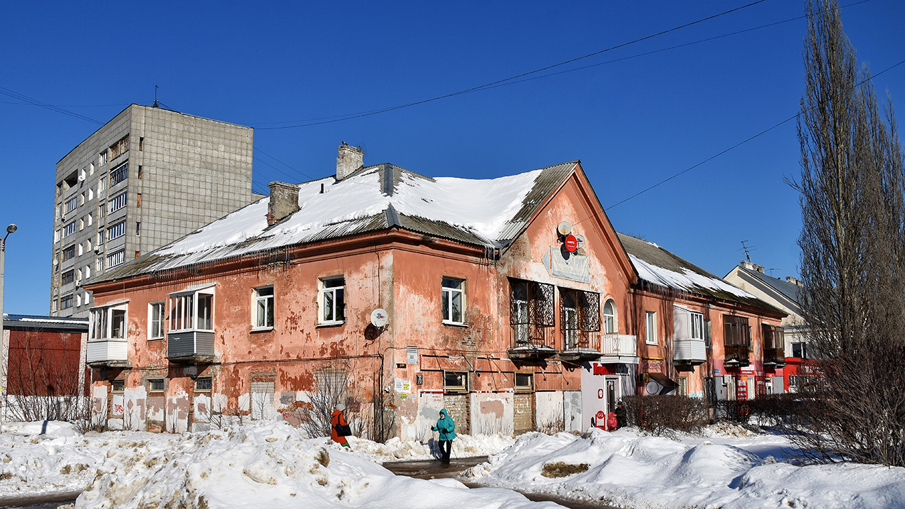 Perm, Улица Подводников, 9; Улица Карпинского, 76​ / Конноармейская улица, 31