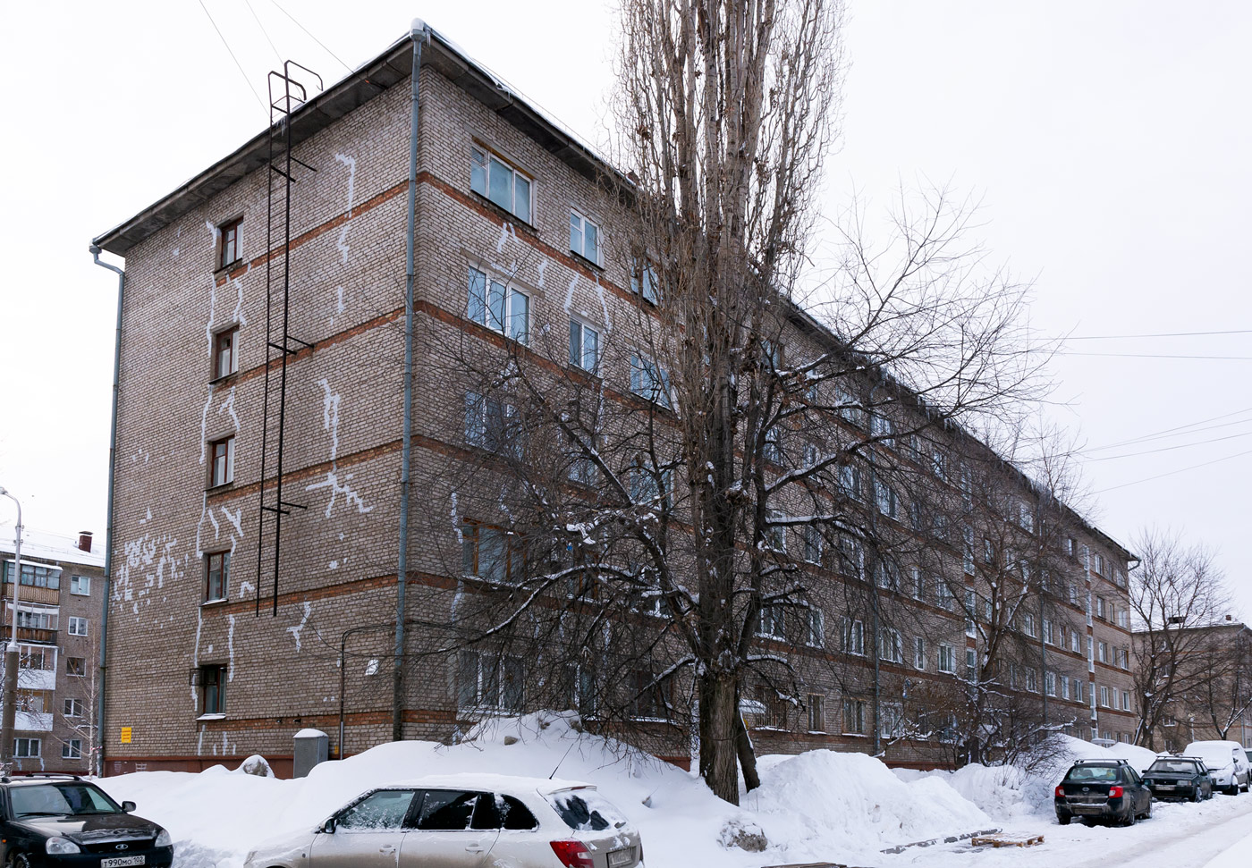 Уфа, Бульвар Славы, 7 / Улица Блюхера, 19