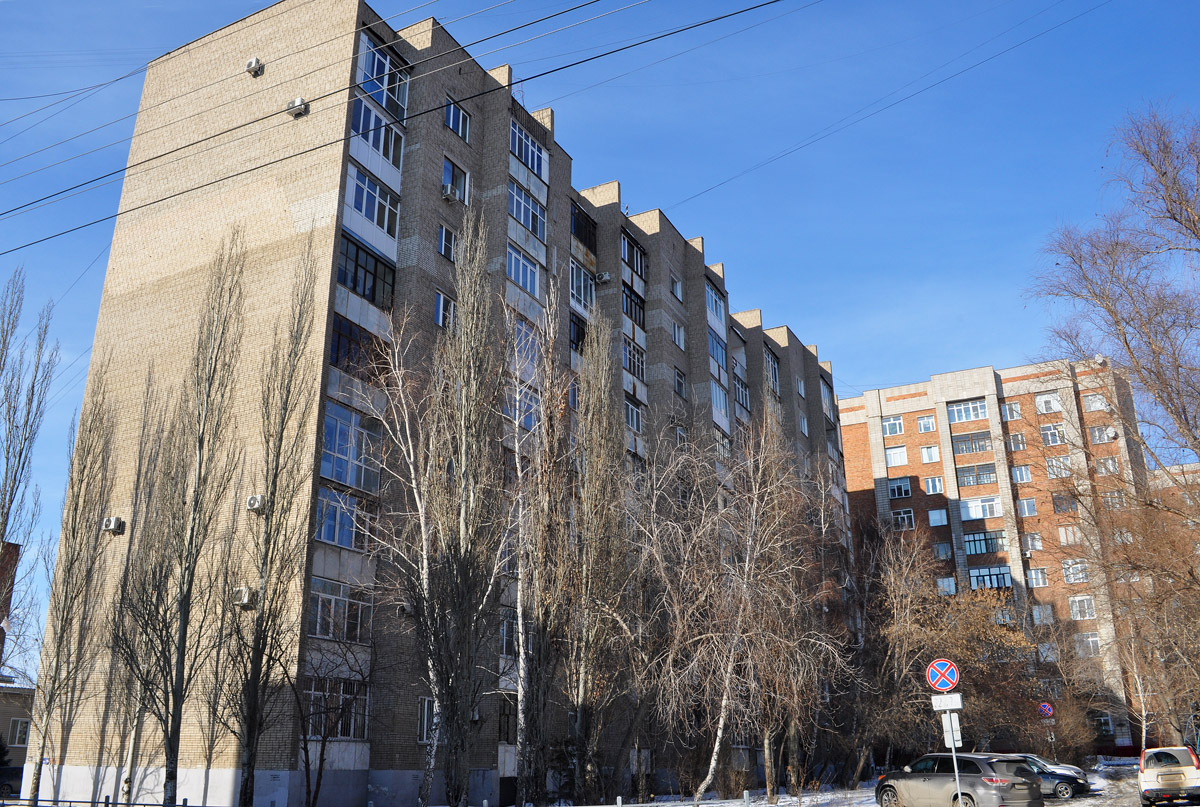 Омск, Улица Яковлева, 9; Октябрьская улица, 98