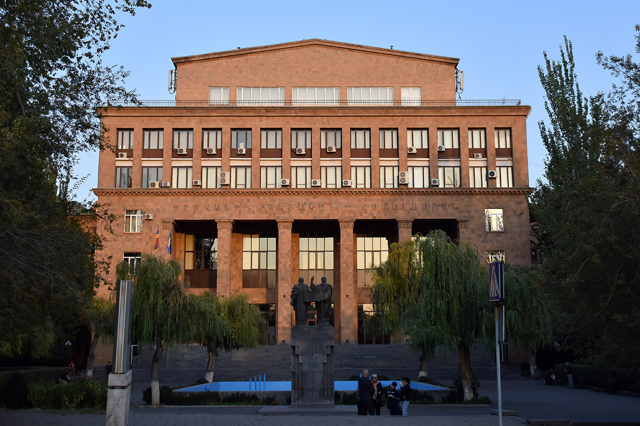 Ереван, Улица Алека Манукяна, 1