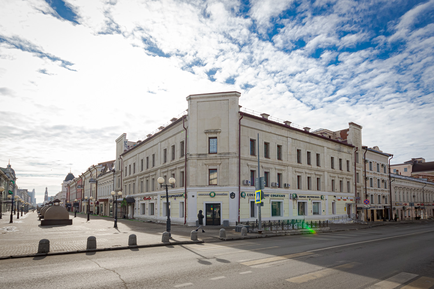 Kazan, Улица Баумана, 38 / Улица Чернышевского, 17