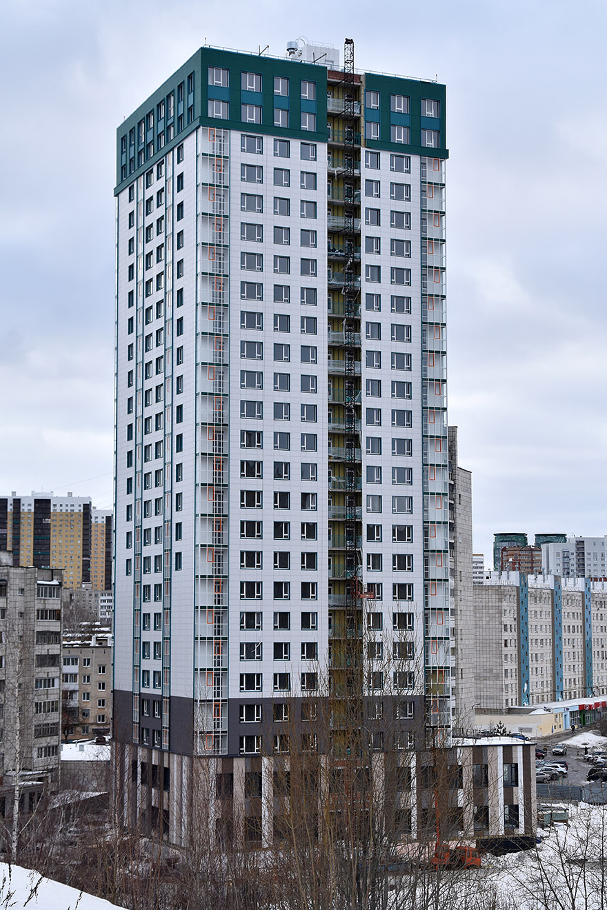Perm, Весёлая улица, 18 / улица Революции, 2А