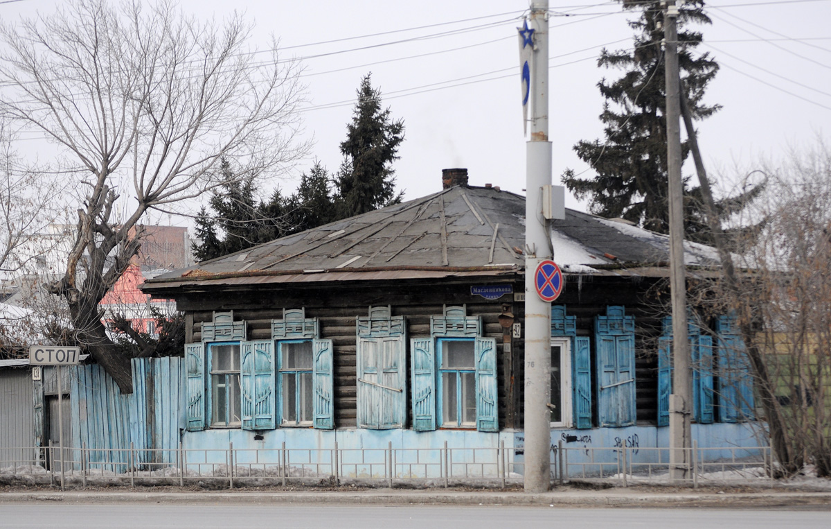 Омск, Улица Масленникова, 131 / Улица 6-я линия, 92