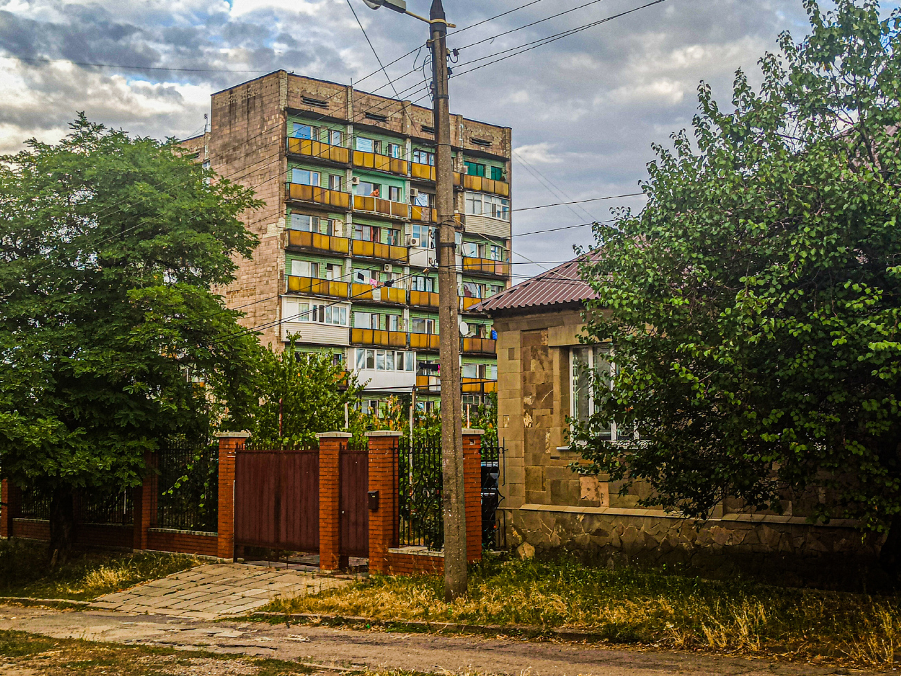 Лисичанск, Северодонецкая улица, 90; Северодонецкая улица, 79