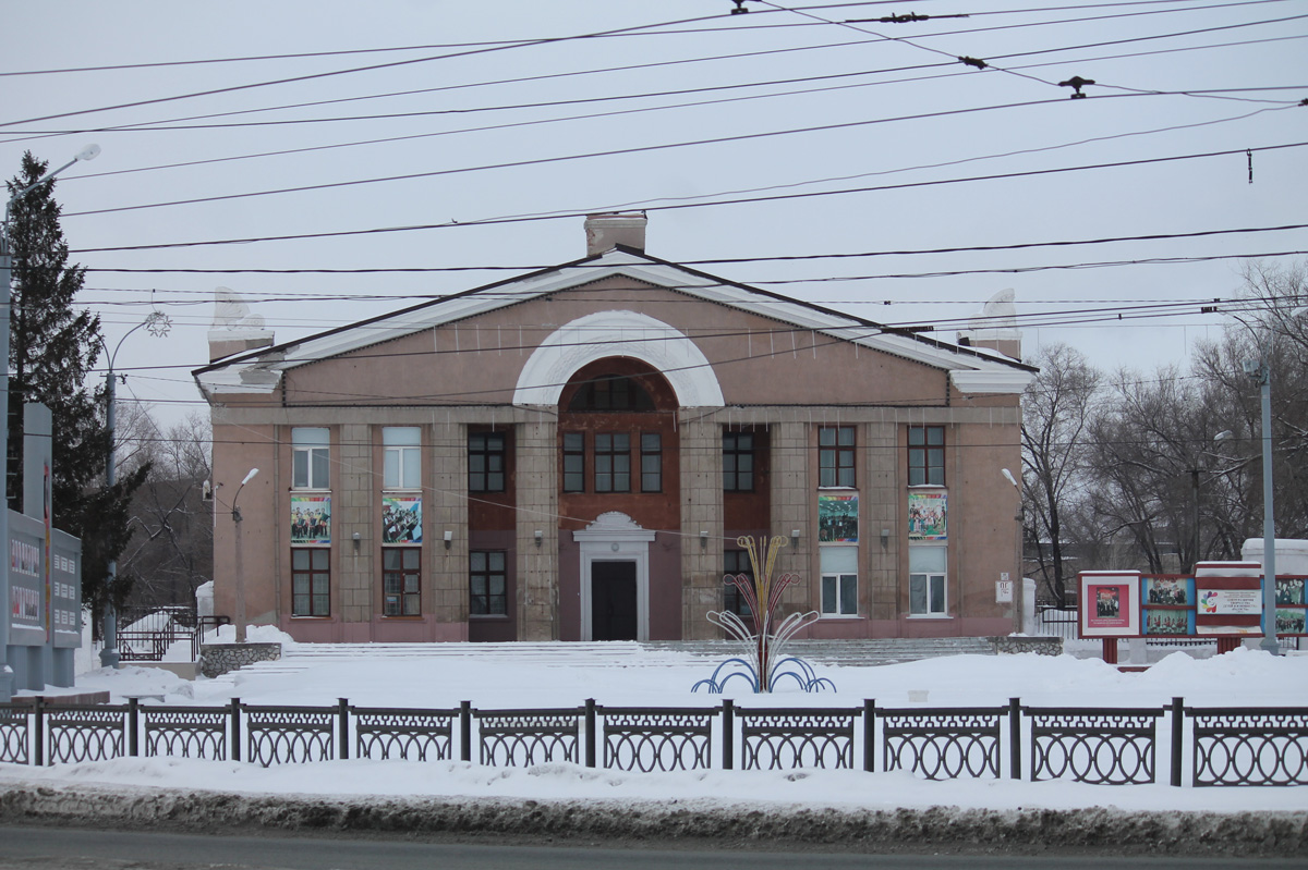 Орск, Площадь Гагарина, 1