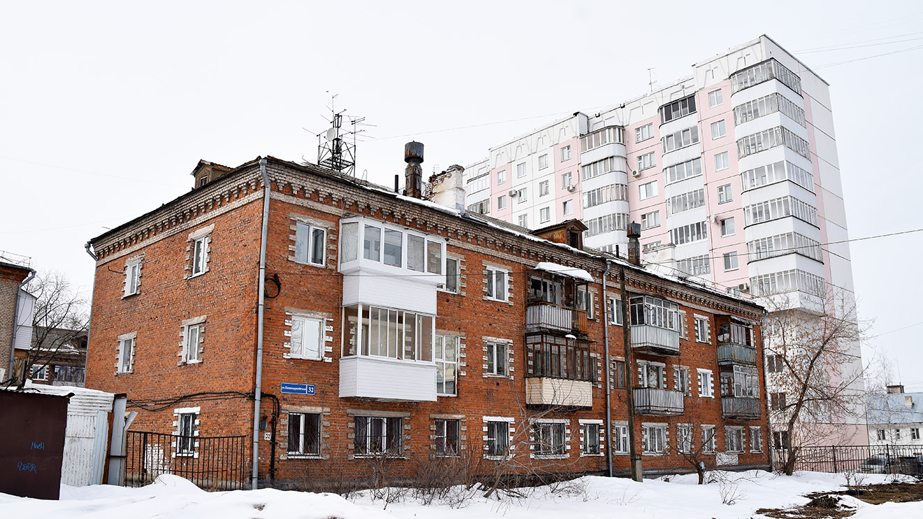 Perm, Конноармейская улица, 32; Улица Подводников, 11