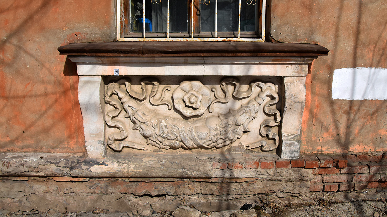 Perm, Улица Карпинского, 21. Монументальное искусство (мозаики, росписи)