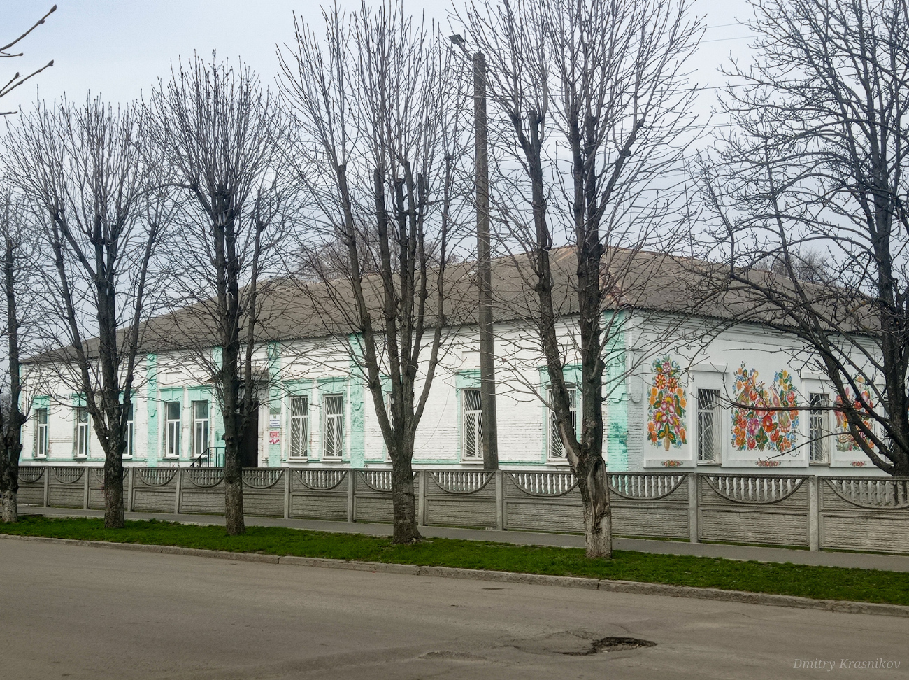 Петриковка, Проспект Петра Калнышевского, 38. Монументальное искусство (мозаики, росписи, барельефы, сграфито)