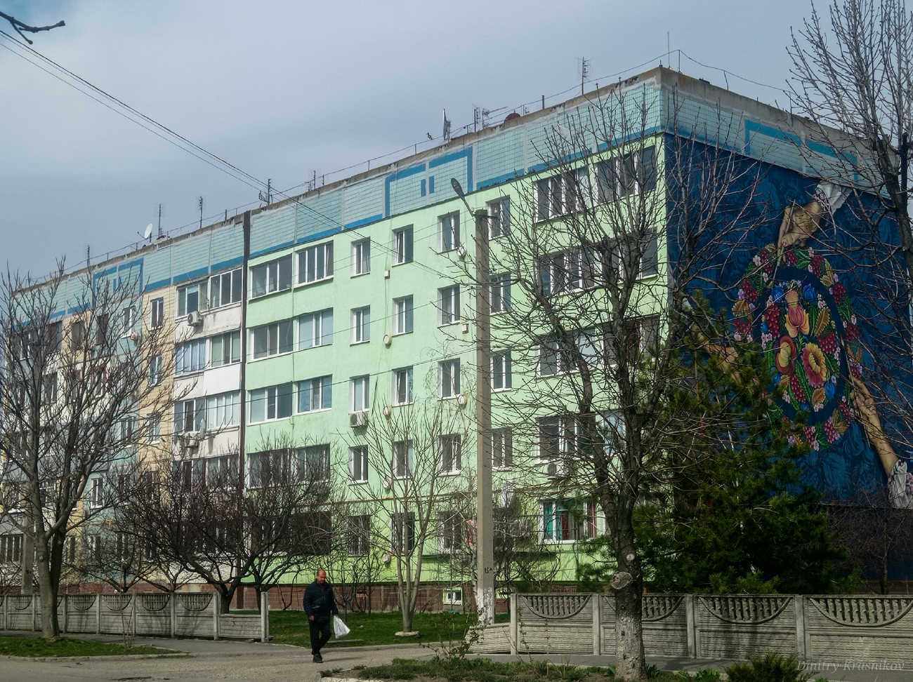 Петриковка, Проспект Петра Калнышевского, 42. Монументальное искусство (мозаики, росписи, барельефы, сграфито)