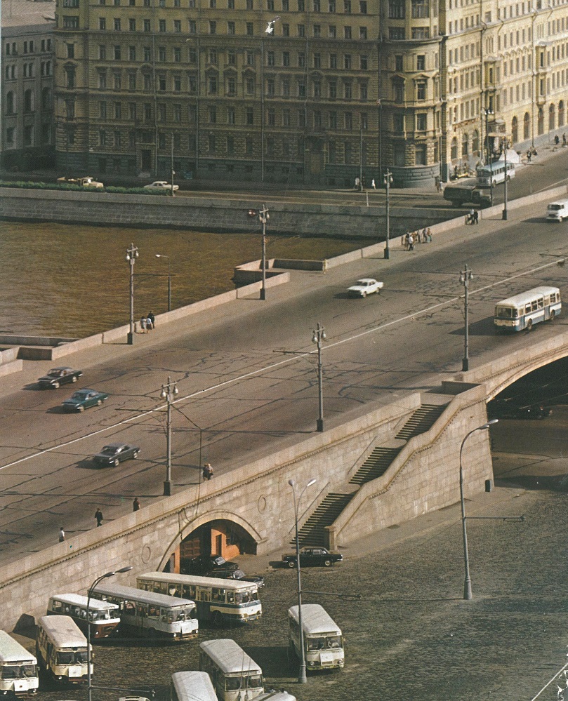 Москва, Улица Балчуг, 1 / Садовническая улица, 1