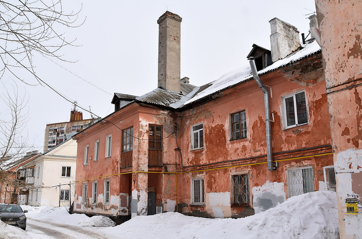 Perm, Улица Карпинского, 76​ / Конноармейская улица, 31
