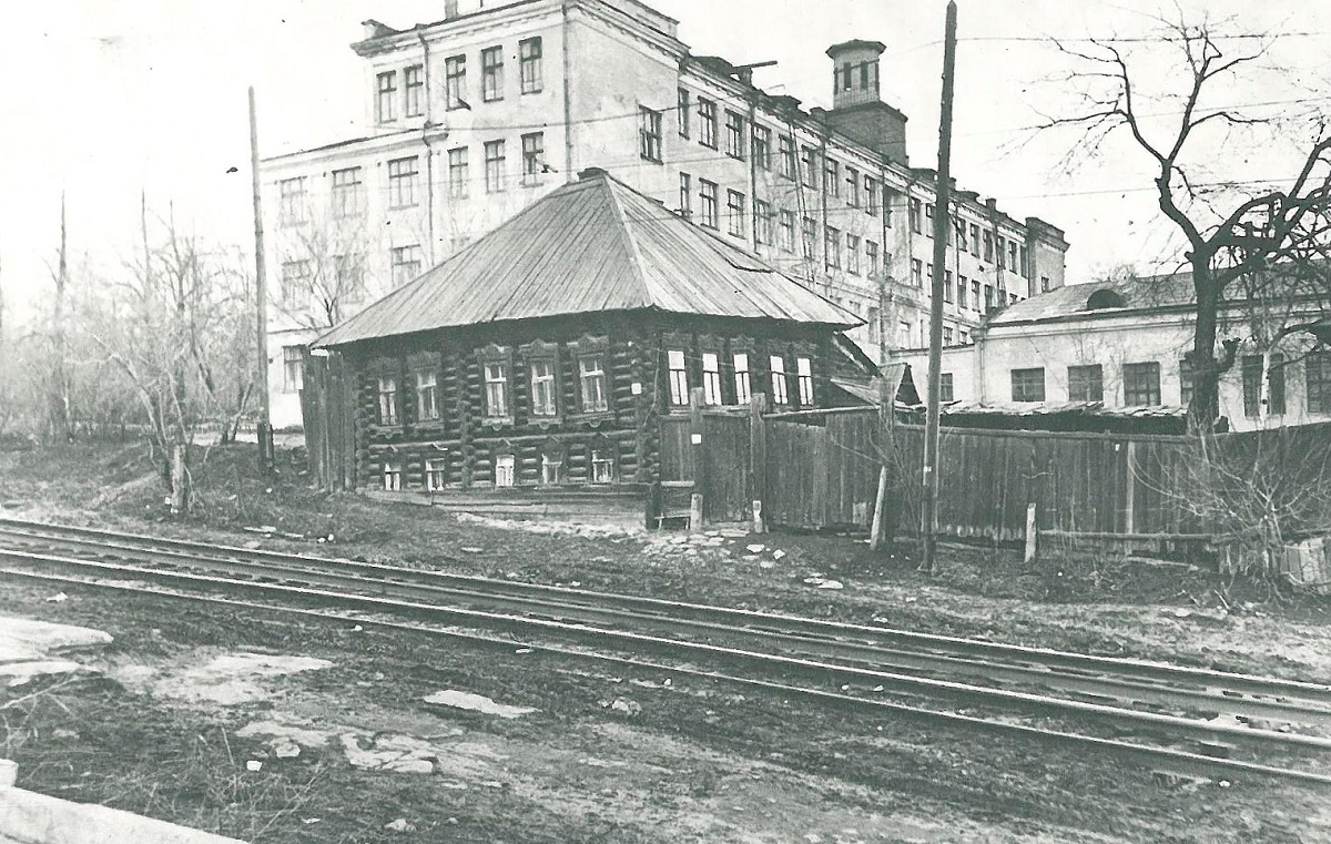 Ижевск, Красногеройская улица, 12; Улица Карла Маркса, (?)