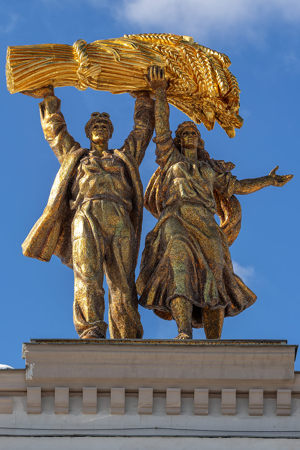 Москва, Проспект Мира, 119. Монументы