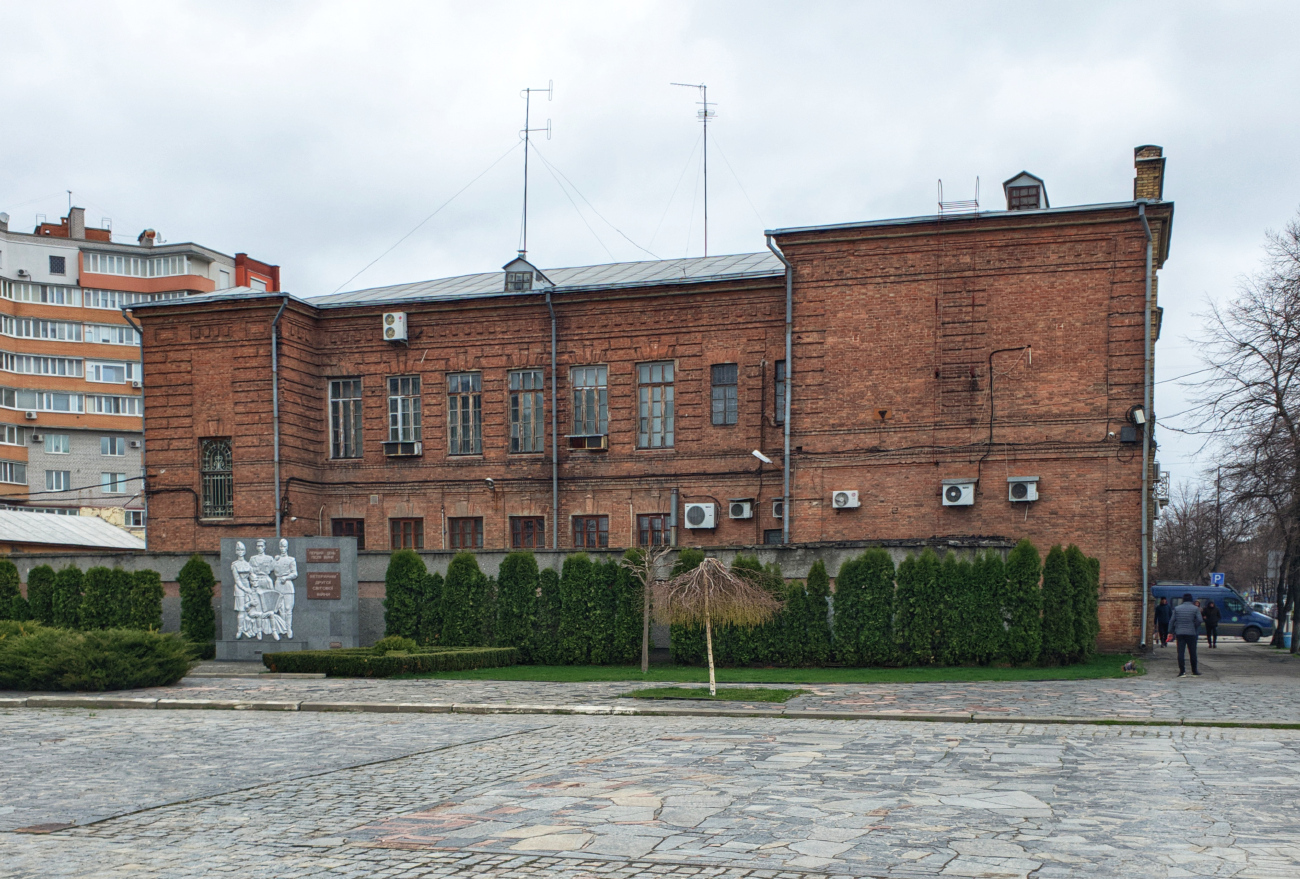 Кременчуг, Улица Победы, 9 / Соборная улица, 1