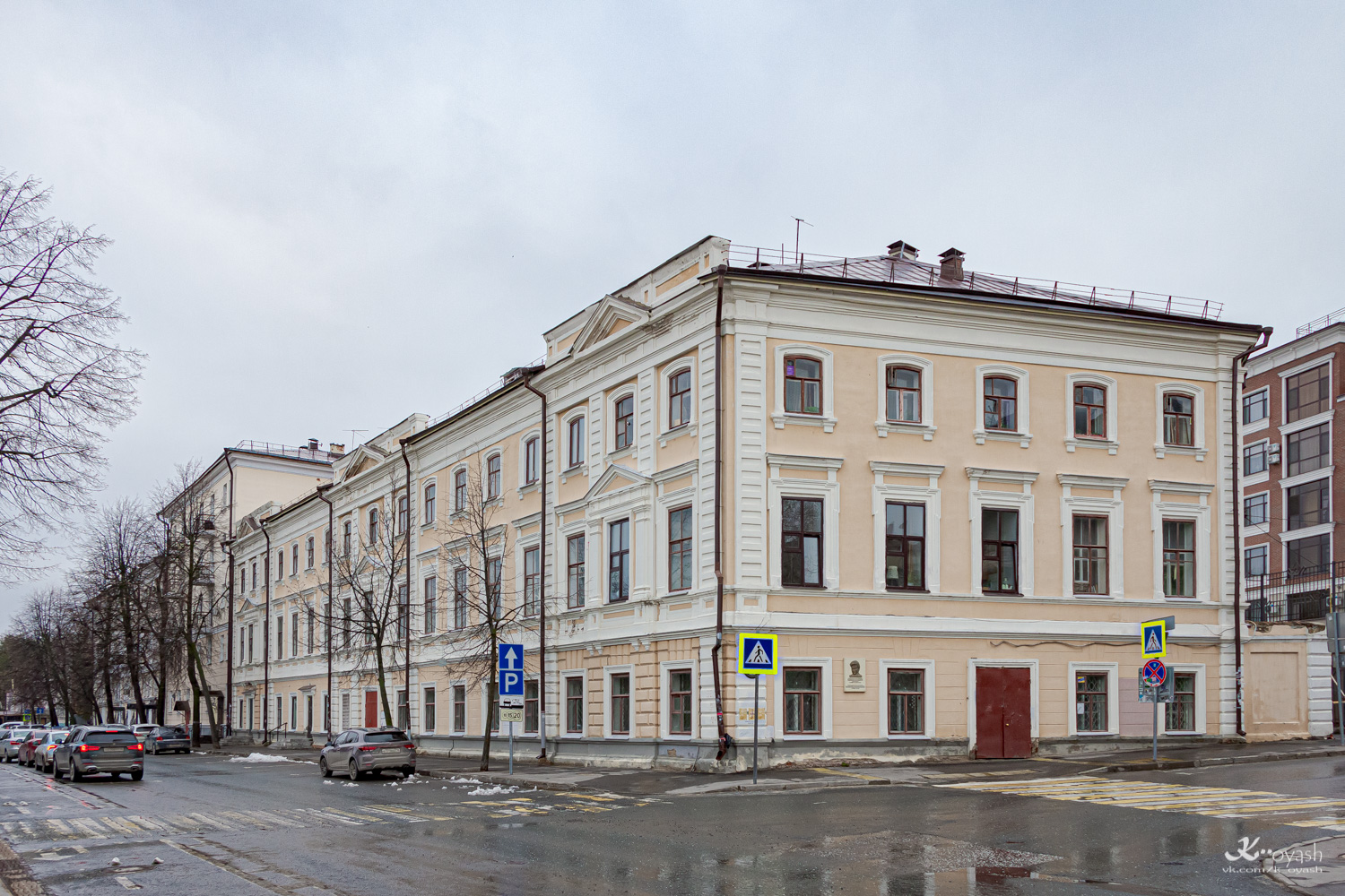 Casáin, Улица Кави Наджми, 24 / Улица Дзержинского, 20