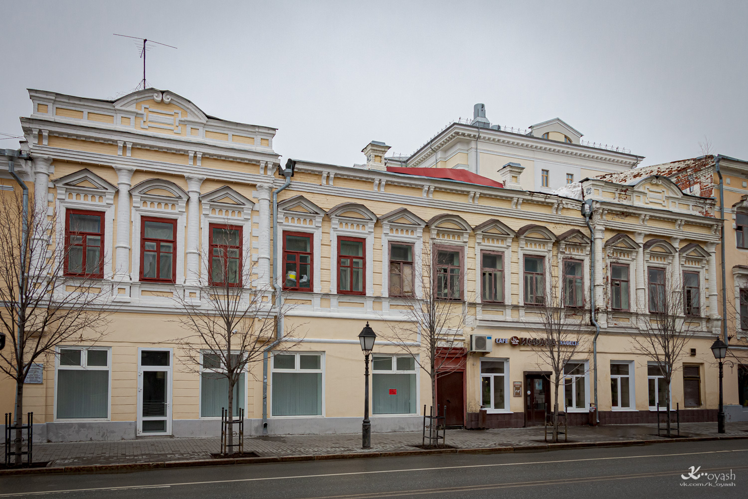 Казань, Кремлёвская улица, 25 / Улица Кави Наджми, 22