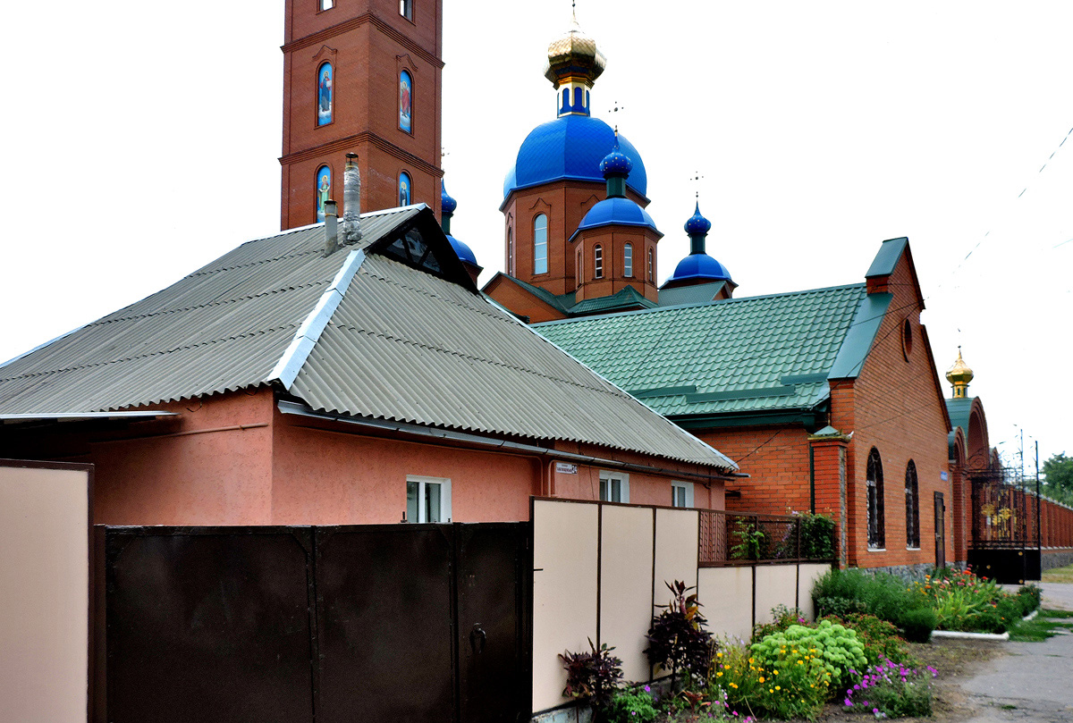 Лозовая, Благовещенская улица, 24; Благовещенская улица, 20