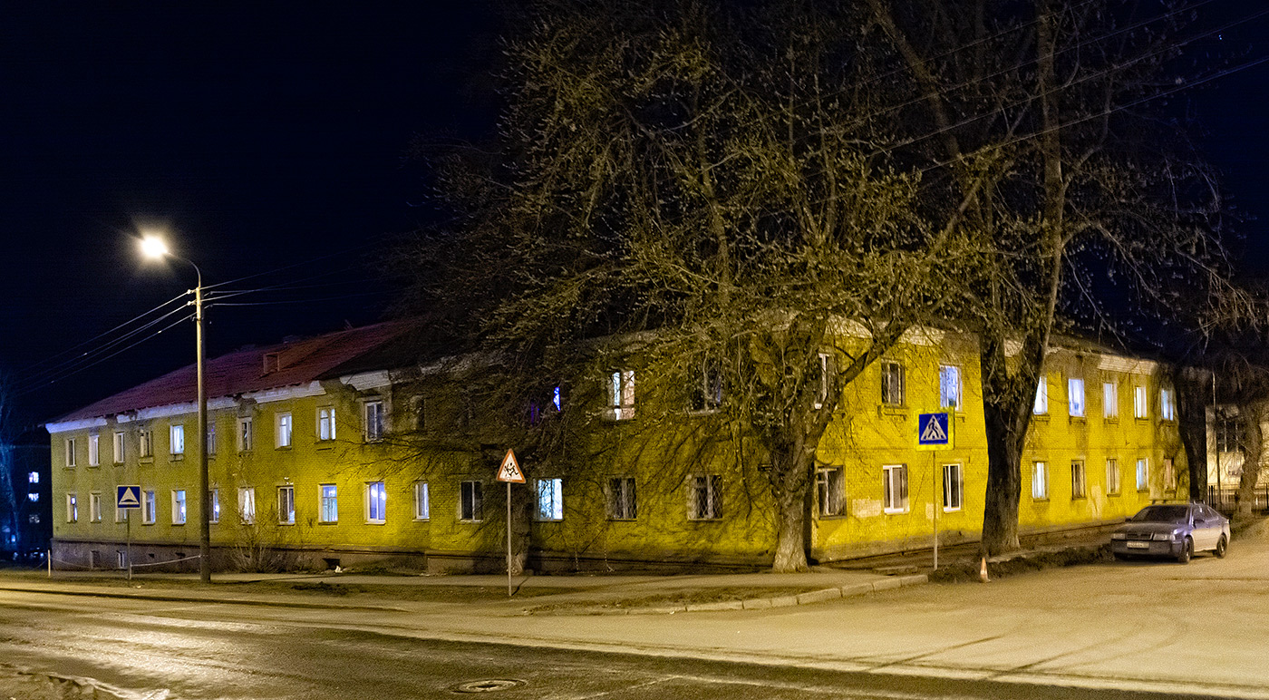 Уфа, Улица Суворова, 70 / Улица Коммунаров, 56