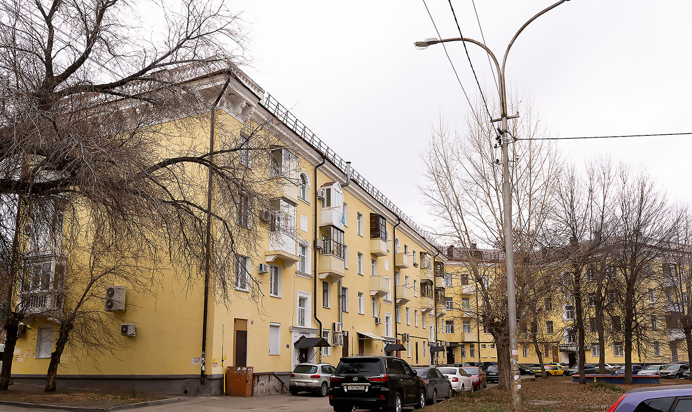 Ufa, Улица Космонавтов, 22 / Улица Мира, 25