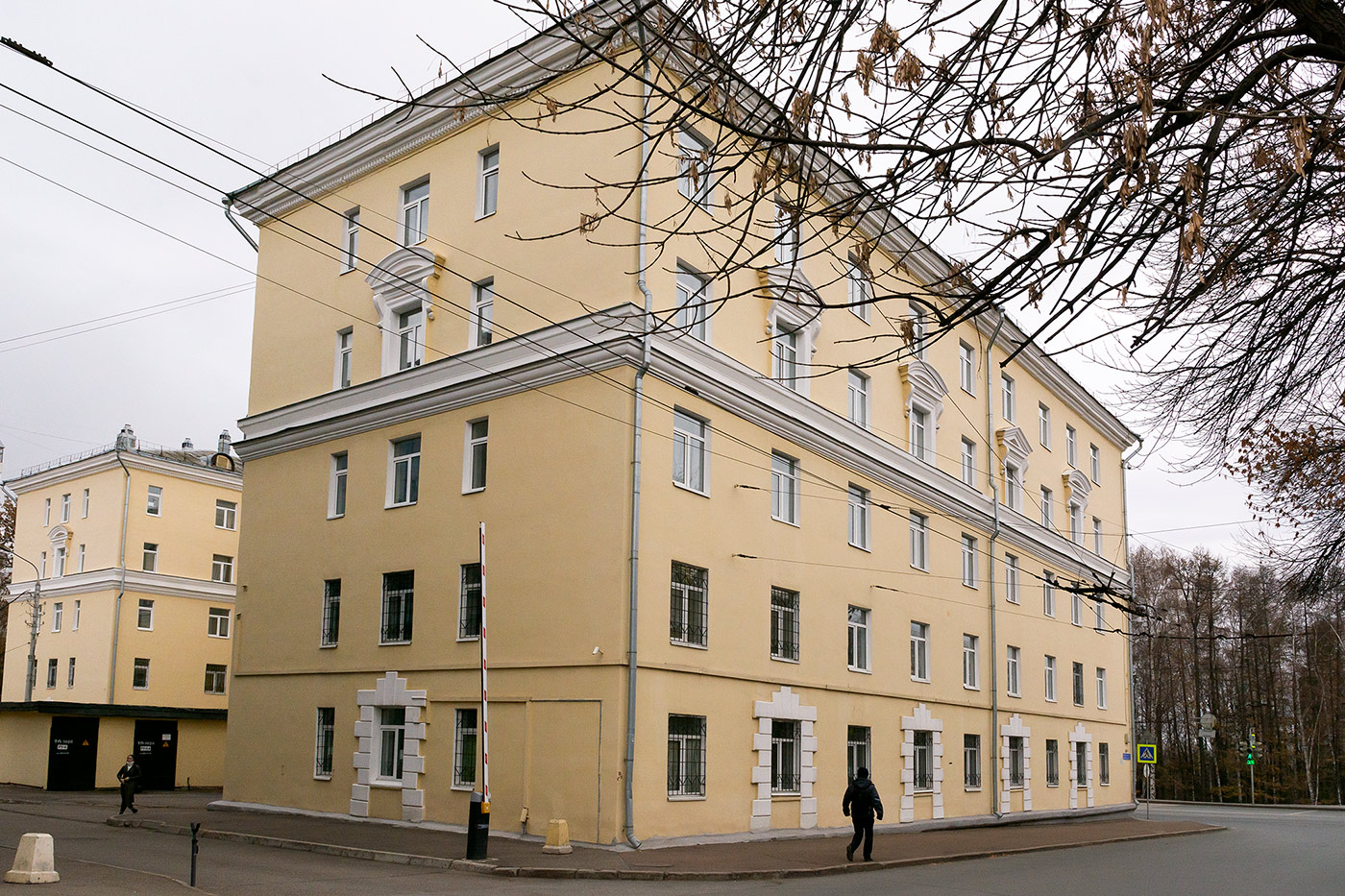 Уфа, Улица Космонавтов, 2 / Улица Комарова, 20