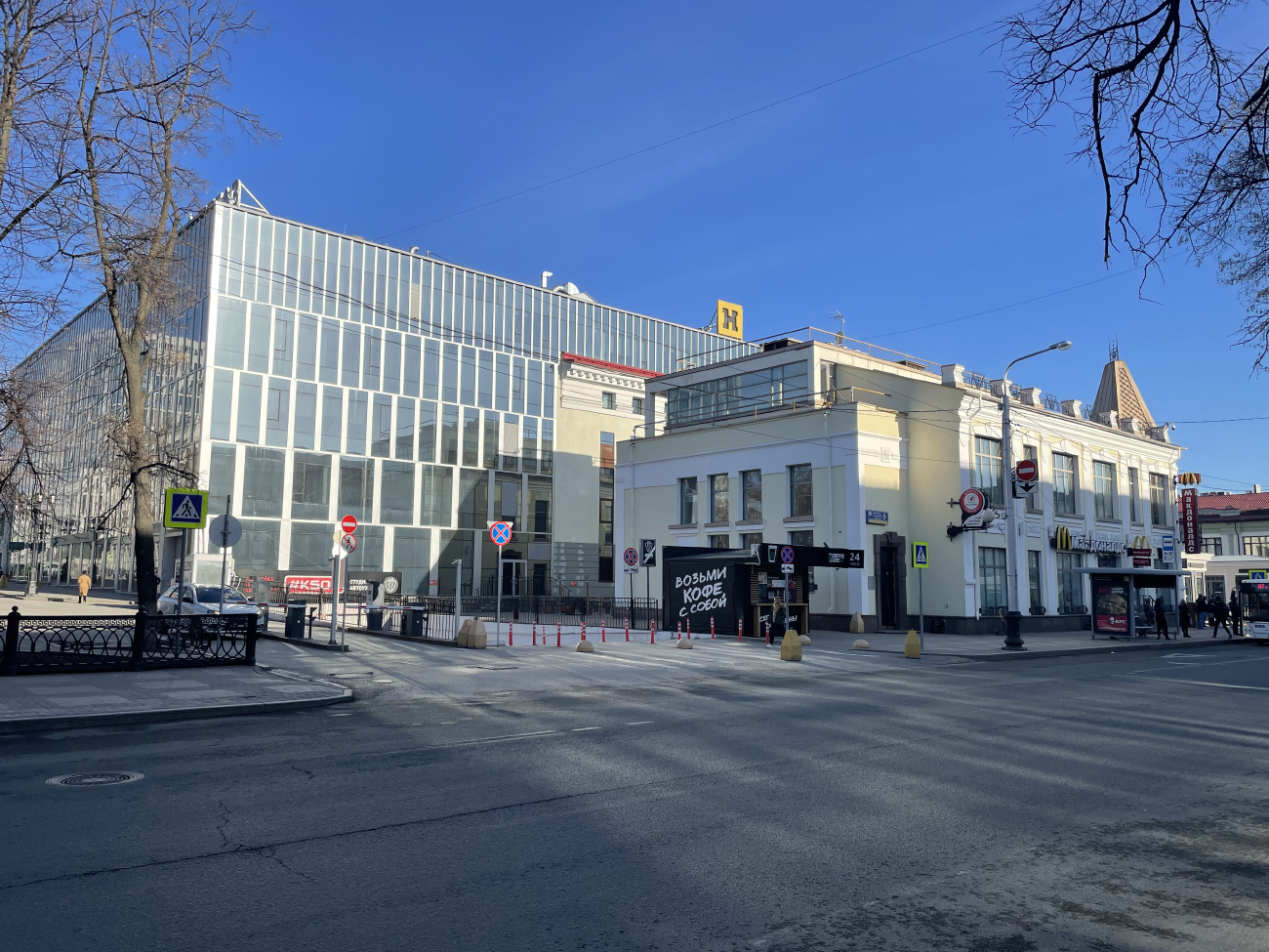 Уфа, Улица Ленина, 5; Верхнеторговая площадь, 6