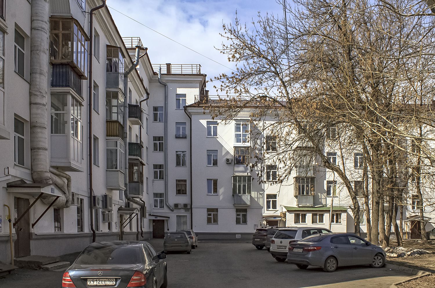 Уфа, Улица Космонавтов, 9 / Кольцевая улица, 16