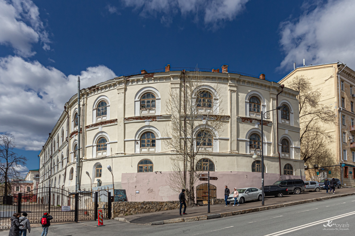 Казань, Кремлёвская улица, 2 / Улица Чернышевского, 6