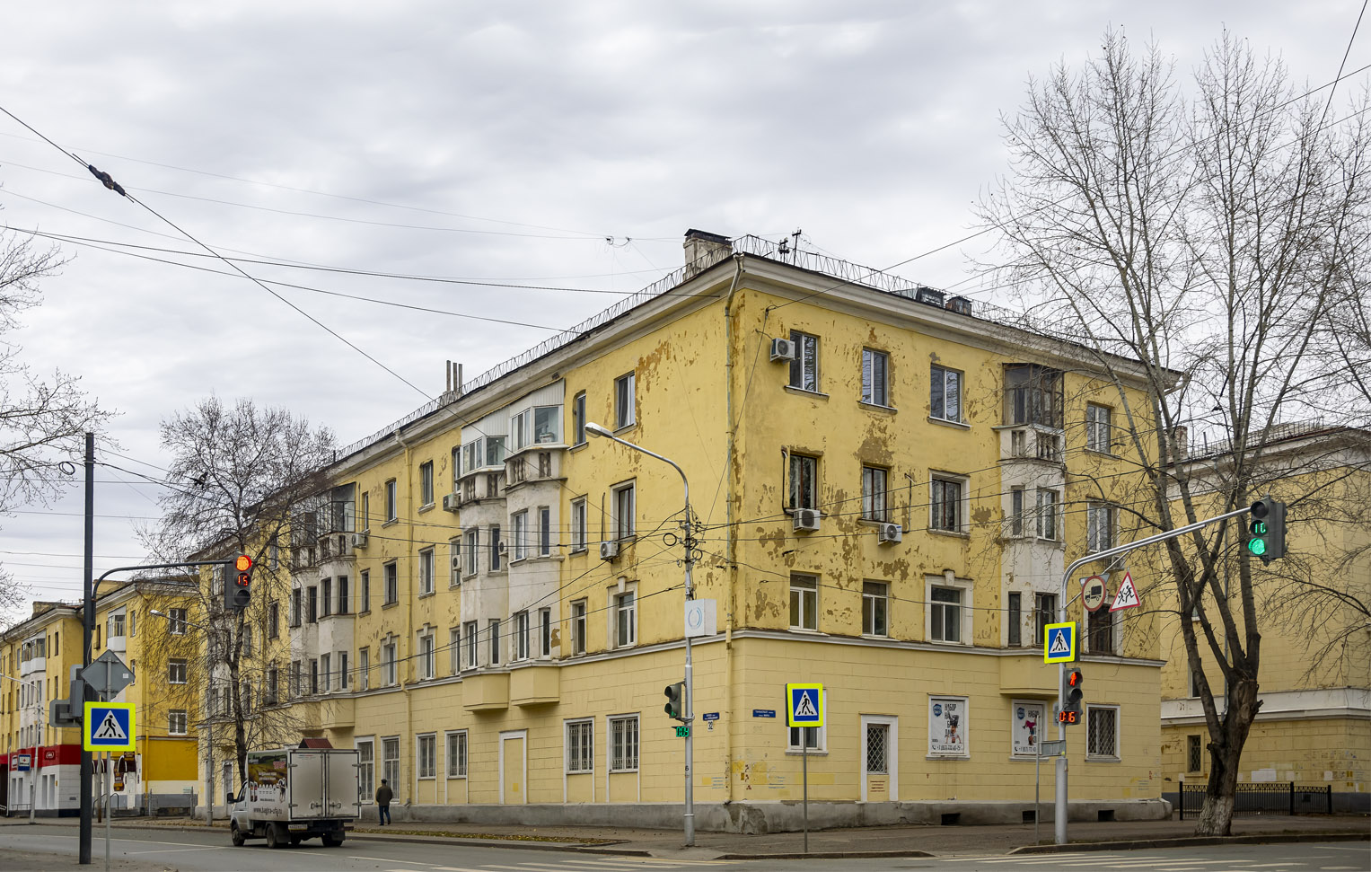 Уфа, Кольцевая улица, 32 / Улица Мира, 40