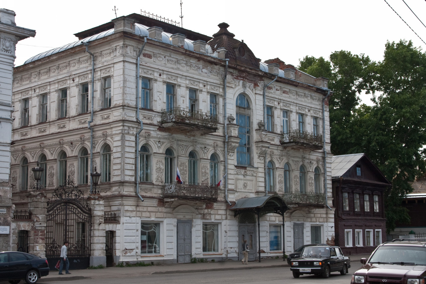 Кострома, Улица Симановского, 24 / Пятницкая улица, 26 лит. Б; Улица Симановского, 22